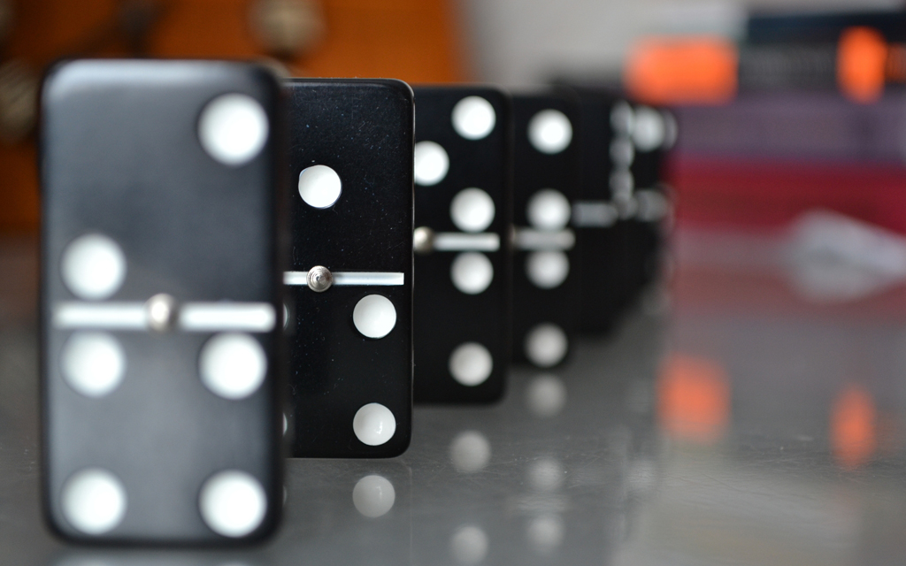 The Domino Effect in Forex: Meaning, Examples and Benefits | FXSSI